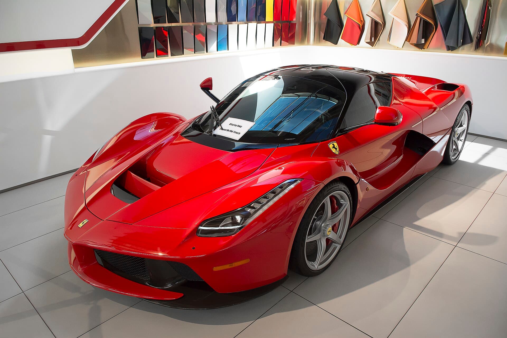 Ferrari LaFerrari, view 1