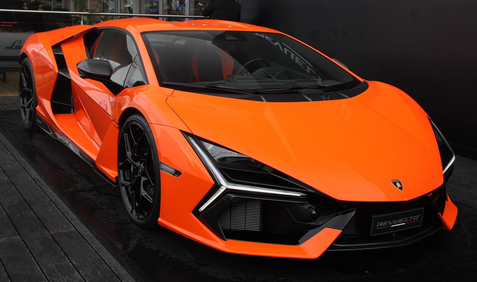 Lamborghini Revuelto, view 1