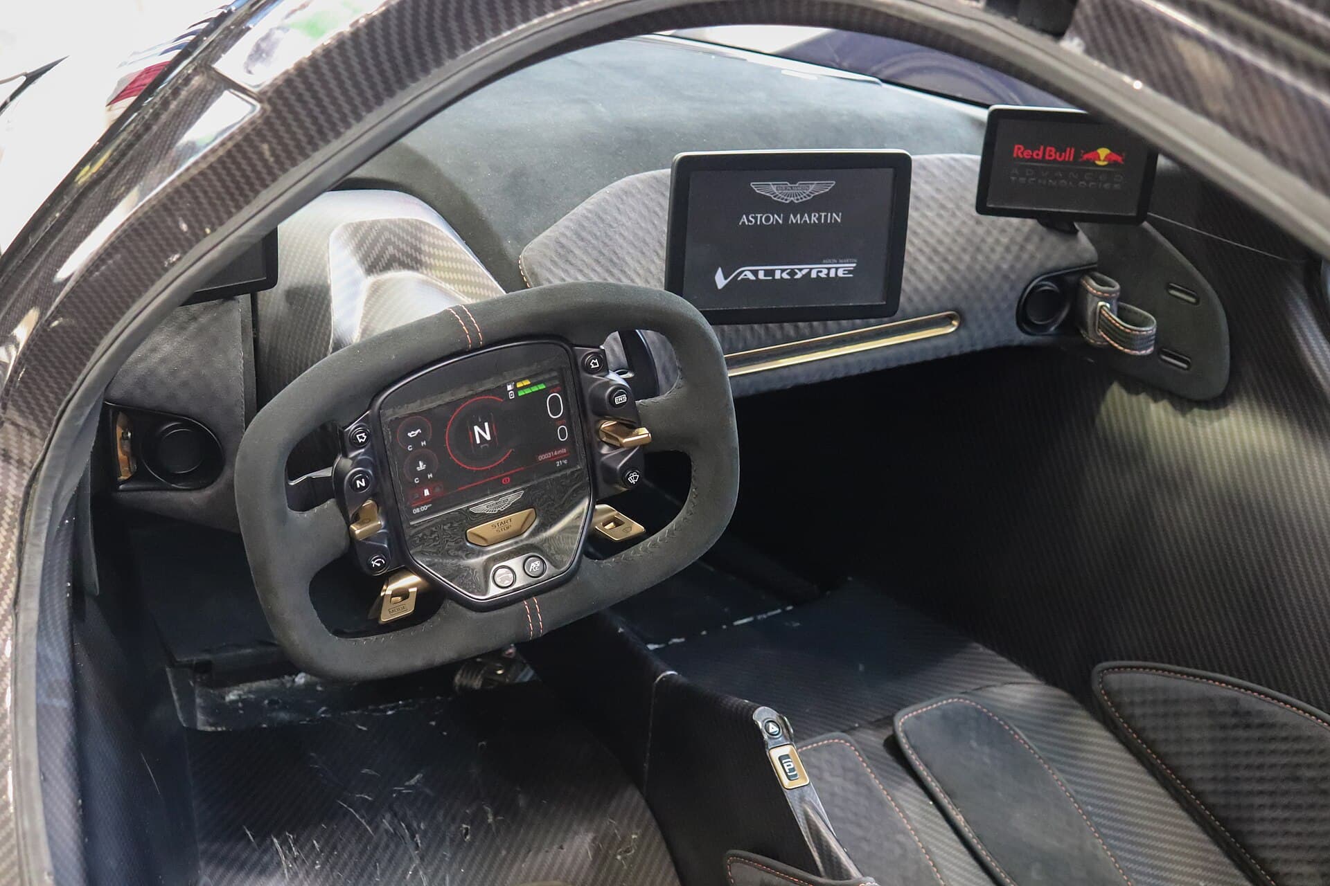 Aston Martin Valkyrie, view 2
