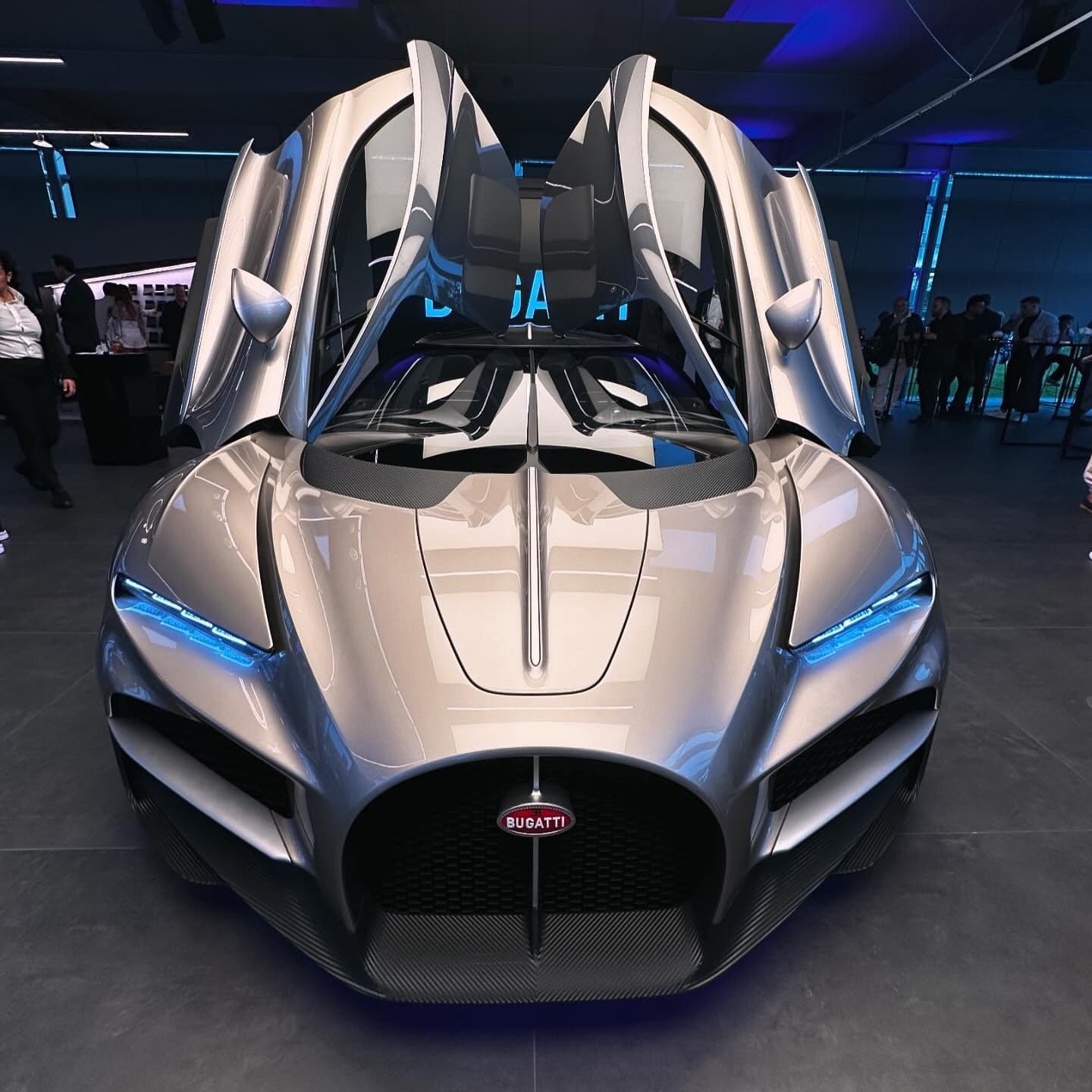Bugatti Tourbillon, view 3